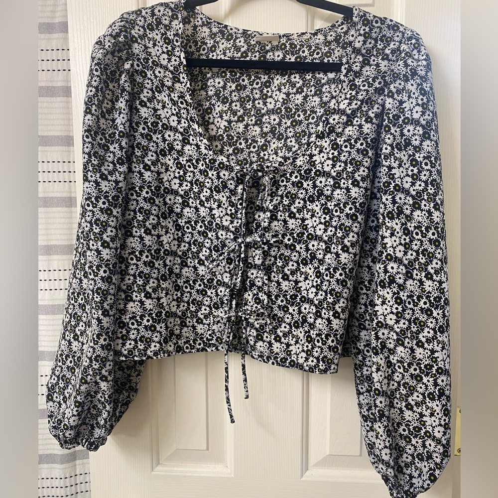 Levi's Black and White Floral Puff Long Sleeve Front Tie Blouse Size XL - Picture 2 of 16